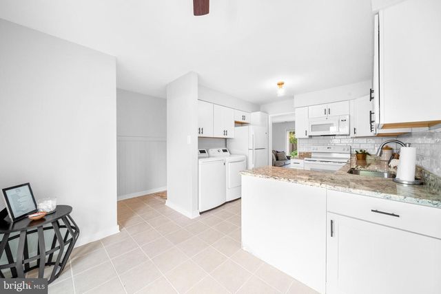 1386 NORTHGATE SQ, Reston, VA 20190