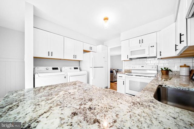 1386 NORTHGATE SQ, Reston, VA 20190