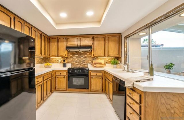 16555 Caminito Vecinos 39, San Diego, CA 92128