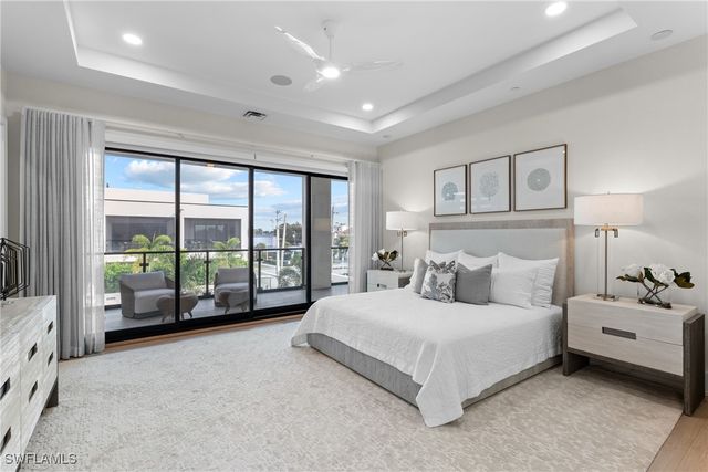 82 9th ST S 301, Naples, FL 34102