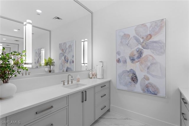 82 9th ST S 301, Naples, FL 34102