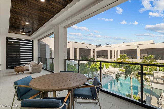 82 9th ST S 301, Naples, FL 34102