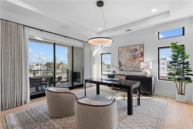 82 9th ST S 301, Naples, FL 34102