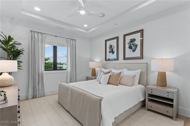 82 9th ST S 301, Naples, FL 34102