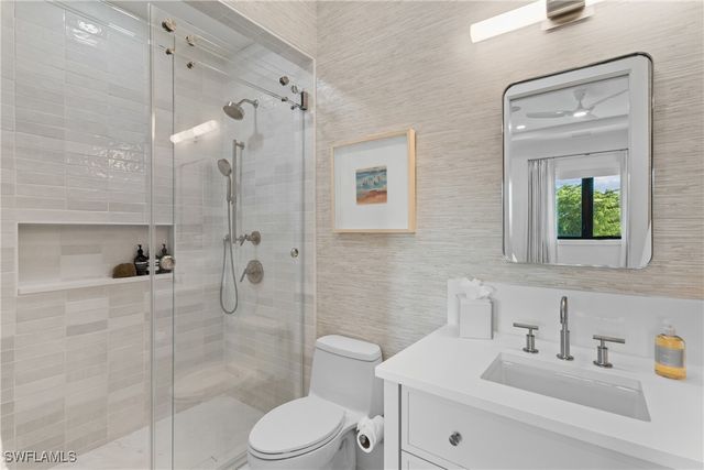 82 9th ST S 301, Naples, FL 34102