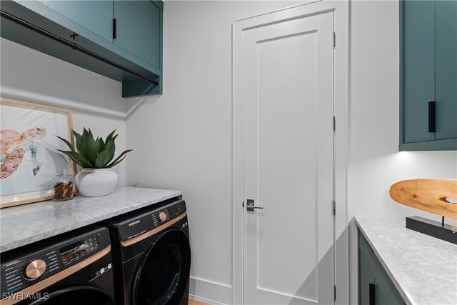 82 9th ST S 301, Naples, FL 34102