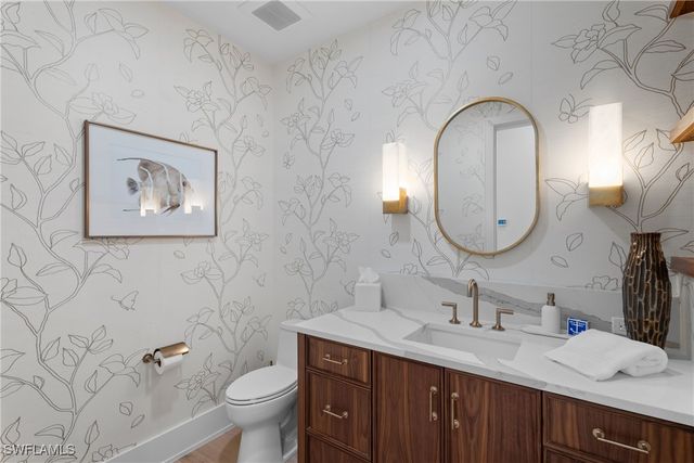 82 9th ST S 301, Naples, FL 34102