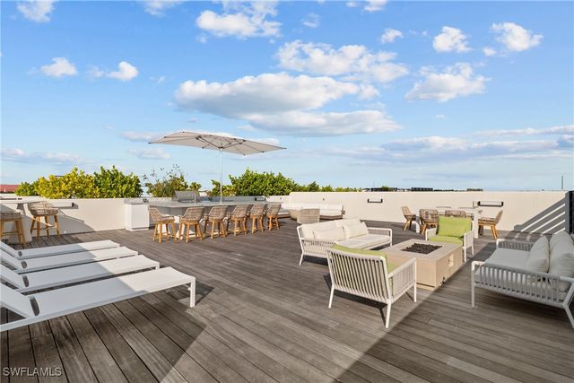 82 9th ST S 301, Naples, FL 34102