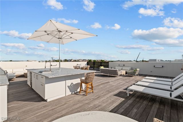 82 9th ST S 301, Naples, FL 34102