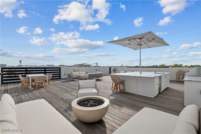 82 9th ST S 301, Naples, FL 34102