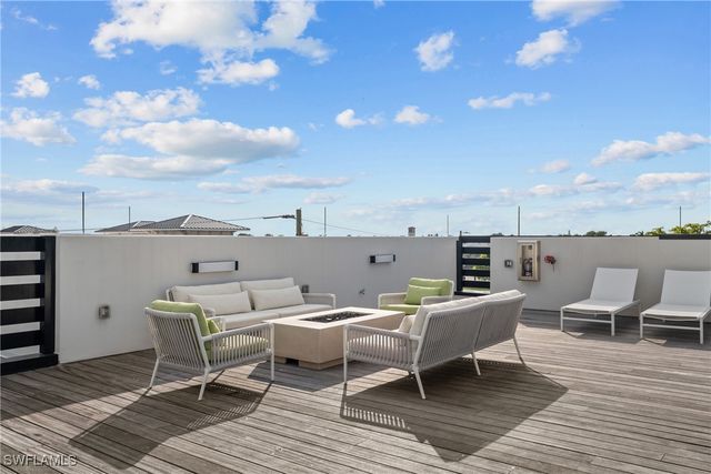 82 9th ST S 301, Naples, FL 34102