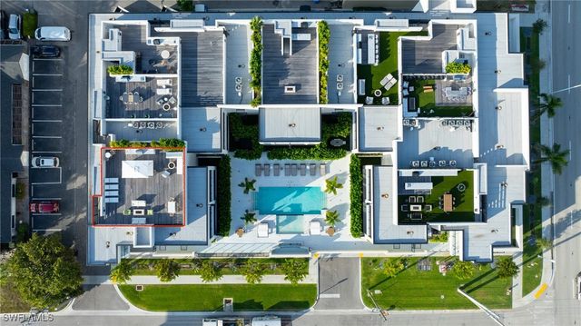 82 9th ST S 301, Naples, FL 34102