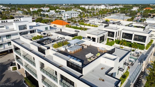 82 9th ST S 301, Naples, FL 34102