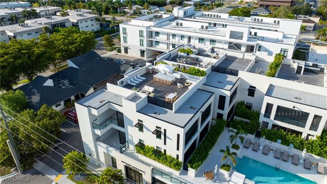 82 9th ST S 301, Naples, FL 34102