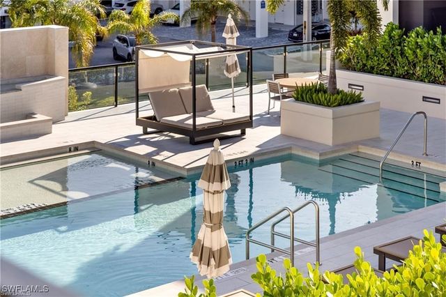 82 9th ST S 301, Naples, FL 34102