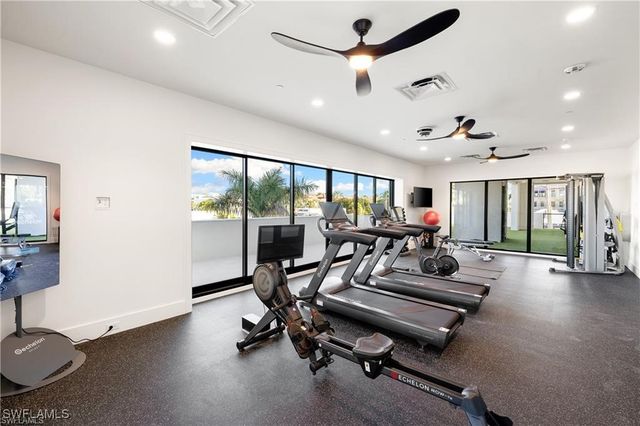 82 9th ST S 301, Naples, FL 34102