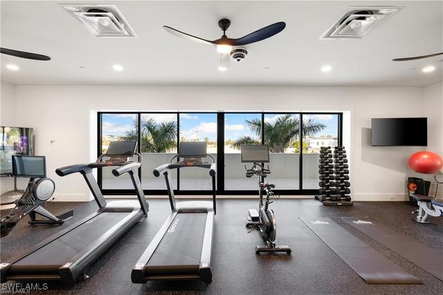 82 9th ST S 301, Naples, FL 34102