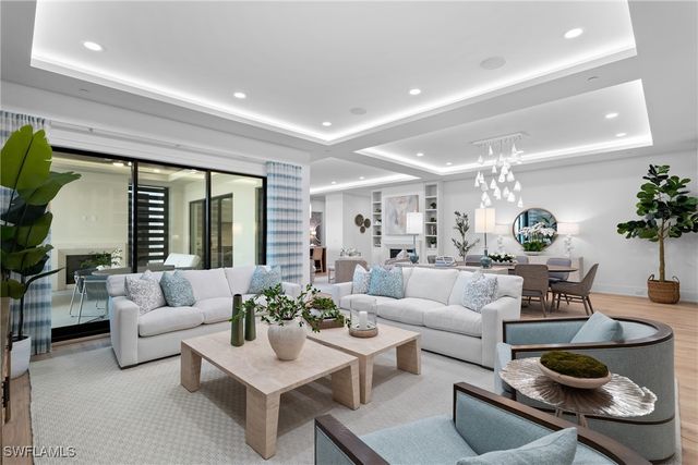 82 9th ST S 301, Naples, FL 34102