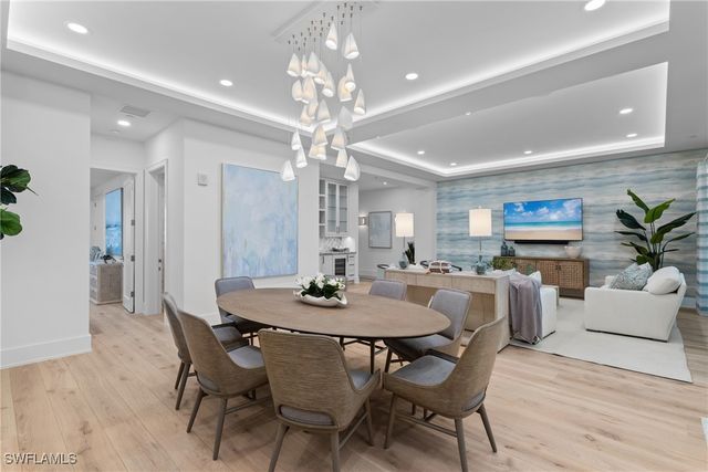 82 9th ST S 301, Naples, FL 34102