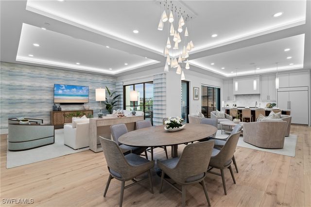 82 9th ST S 301, Naples, FL 34102