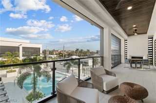 82 9th ST S 301, Naples, FL 34102