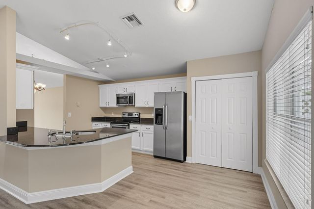 2006 Cross Breeze Dr, Wellington, FL 33414