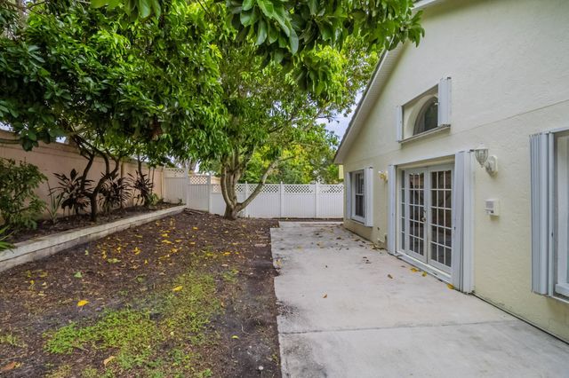 2006 Cross Breeze Dr, Wellington, FL 33414