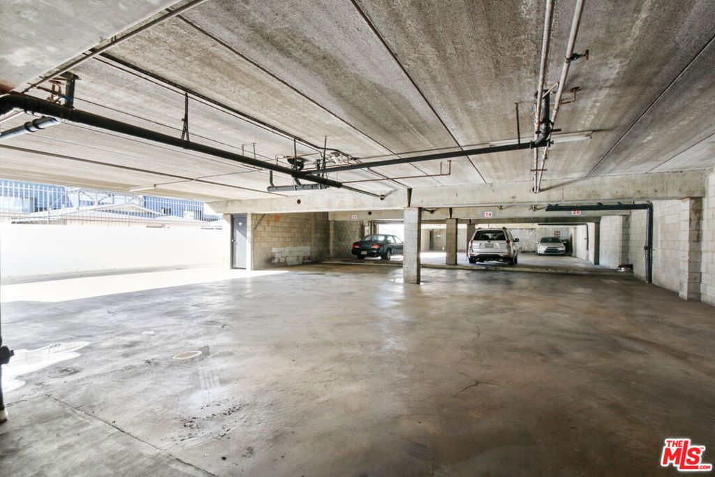 Image 19 of property listing at 14110 Yukon Avenue, Hawthorne, CA 90250