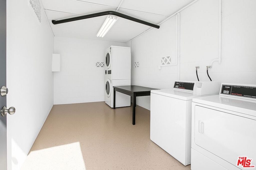 Image 7 of property listing at 14110 Yukon Avenue, Hawthorne, CA 90250