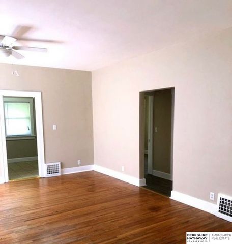 2241 S 48th Street, Lincoln, NE 68506