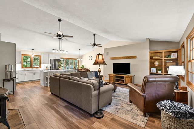 10331 32nd AVENUE, Pleasant Prairie, WI 53158
