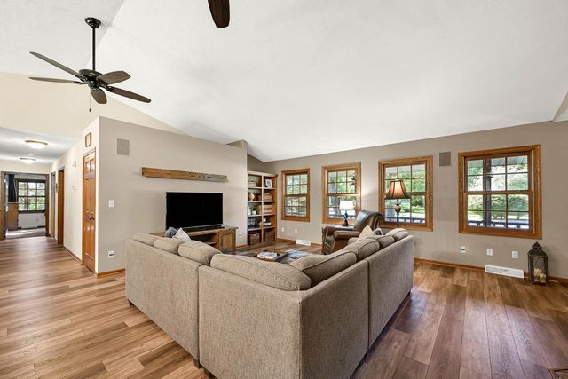 10331 32nd AVENUE, Pleasant Prairie, WI 53158
