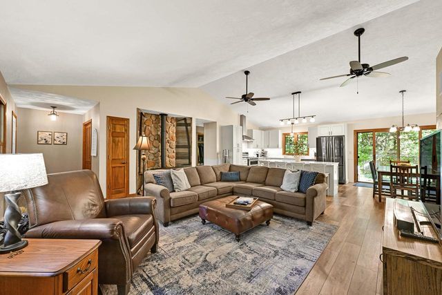 10331 32nd AVENUE, Pleasant Prairie, WI 53158