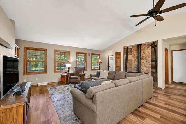 10331 32nd AVENUE, Pleasant Prairie, WI 53158