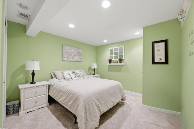 12294 Parkside Circle, Washington Twp, MI 48094