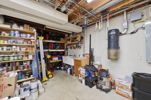 12294 Parkside Circle, Washington Twp, MI 48094