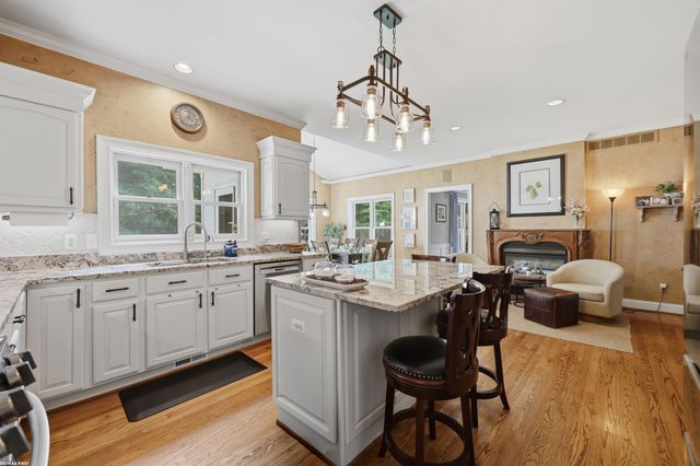 12294 Parkside Circle, Washington Twp, MI 48094