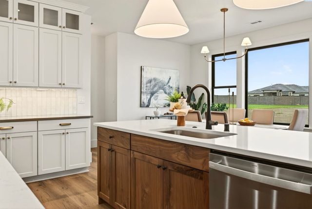 7204 Ambrosia Street, Kennewick, WA 99338