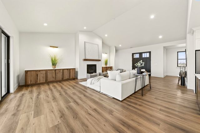 7204 Ambrosia Street, Kennewick, WA 99338