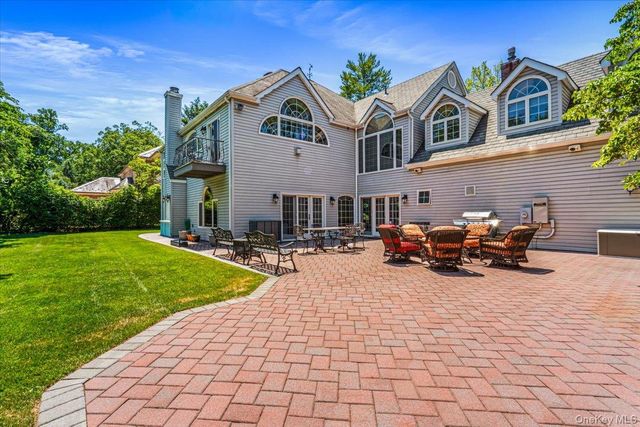 86 Dorchester Drive, Manhasset, NY 11030