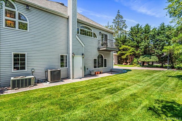 86 Dorchester Drive, Manhasset, NY 11030