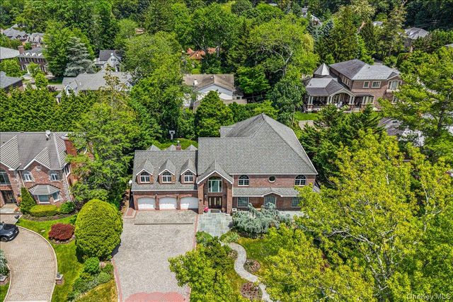 86 Dorchester Drive, Manhasset, NY 11030