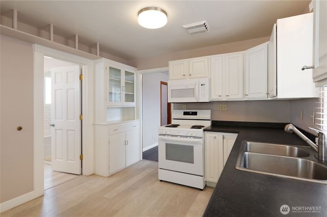 1311 Park Avenue, Bremerton, WA 98337