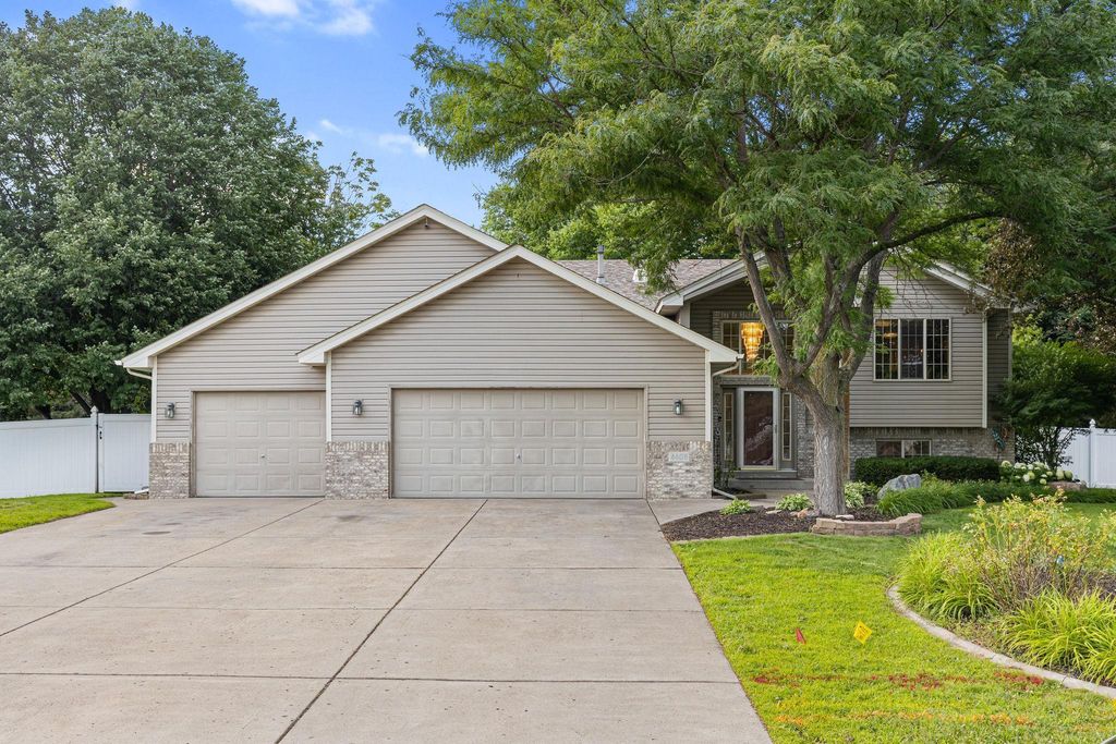 4608 Marigold Avenue N, Brooklyn Park, MN 55443