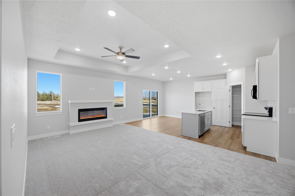 1464 S 91st Street, West Des Moines, IA 50266