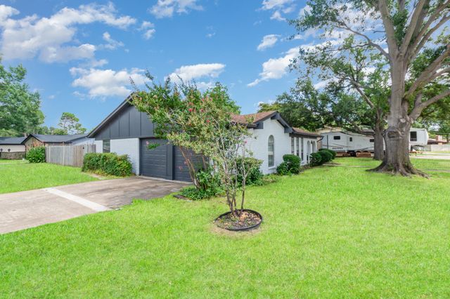 5712 Carolyn Drive, North Richland Hills, TX 76180