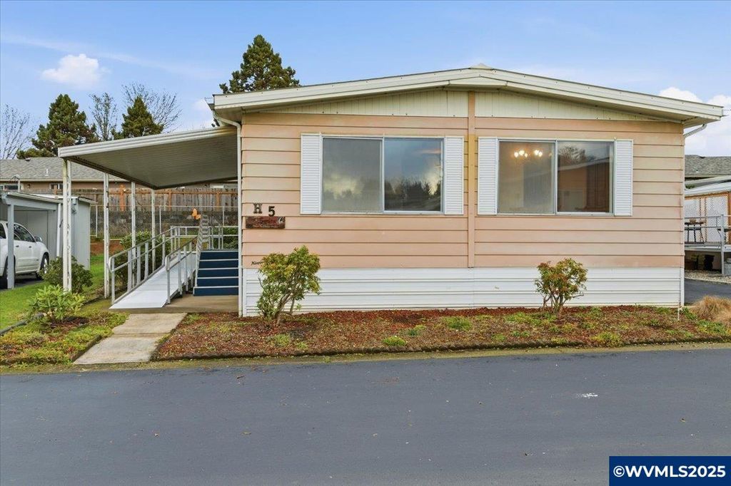 Image 1 of property listing at 4940 Sunnyside RD SE H5, Salem, OR 97302