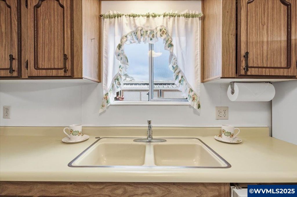 Image 13 of property listing at 4940 Sunnyside RD SE H5, Salem, OR 97302