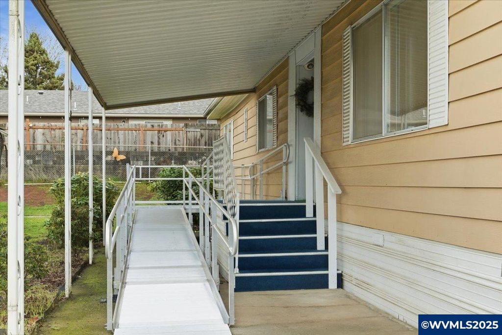 Image 4 of property listing at 4940 Sunnyside RD SE H5, Salem, OR 97302