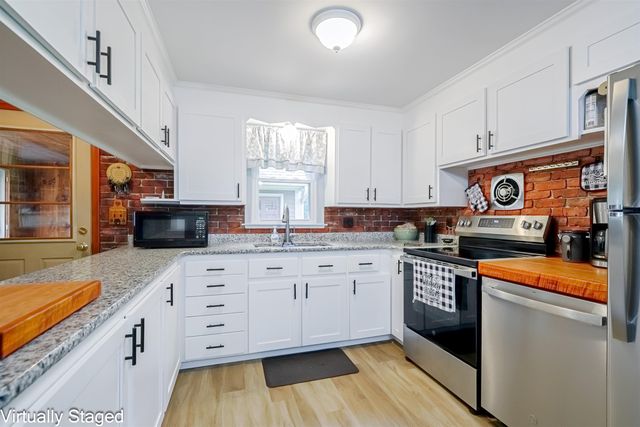 30 Horse Corner Road, Chichester, NH 03258